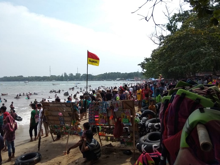 Libur Lebaran 40 Lifeguard Diterjunkan Amankan Pantai Anyer