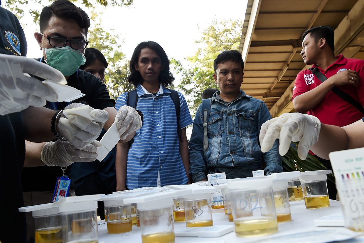 Hasil gambar untuk Polisi dan BNN Gelar Razia di Kampus