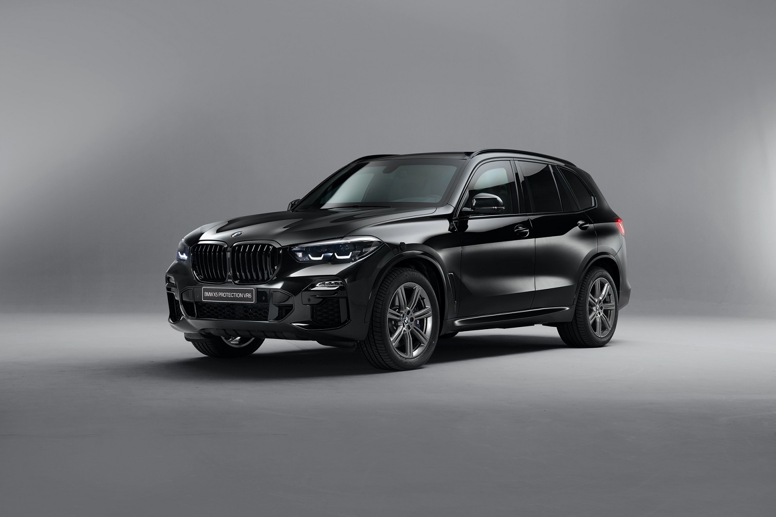 Bmw X5 Ini Dijamin Aman Melintasi Para Demonstran Medcom Id