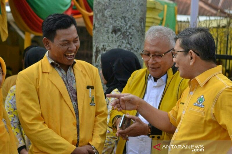 Besan Jokowi Daftar Bakal Cabup Tapanuli Selatan