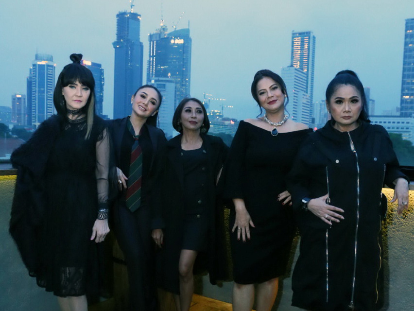 Vina Panduwinata Gaet Yuni Shara Dan Memes Hidupkan Lagi Grup Rumpies