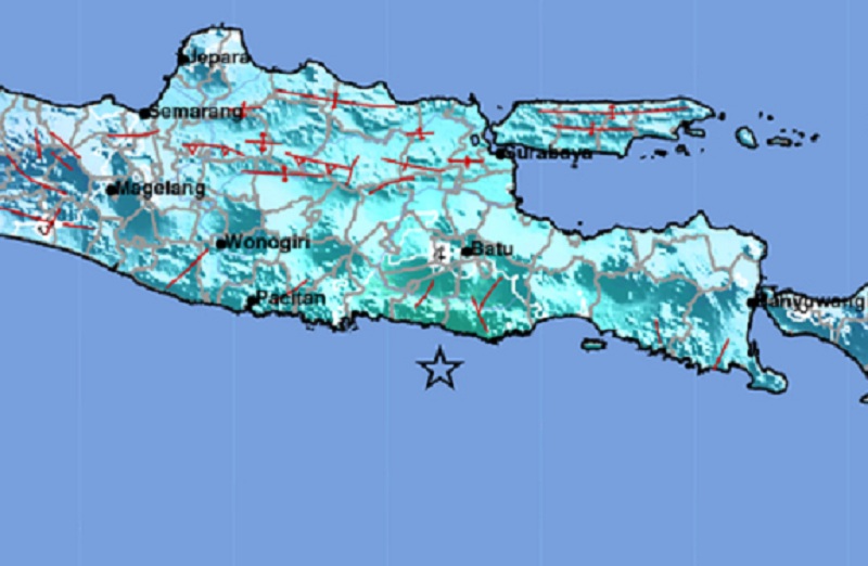 Gempa Blitar Bikin Warga Malang Panik Memilih Tidur Di Luar