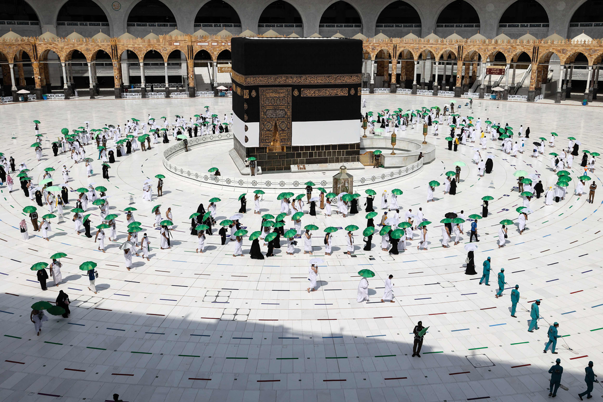 Foto Suasana Tawaf Gelombang Pertama Ibadah Haji 2021