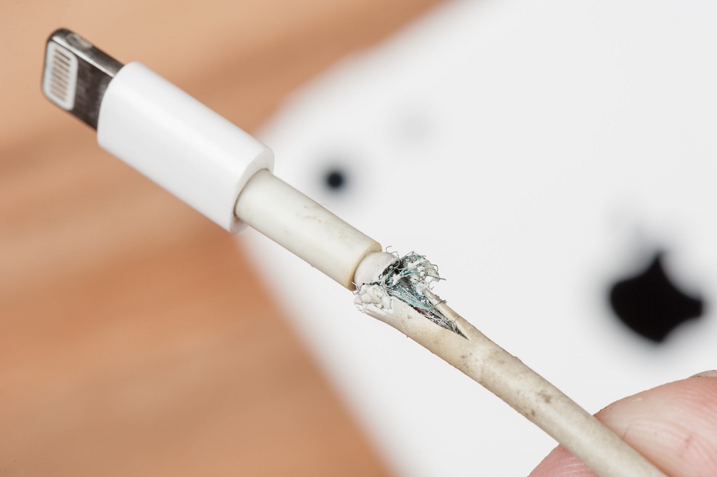 Ini Tips Merawat Kabel Charger iPhone Agar Tidak Mudah Rusak