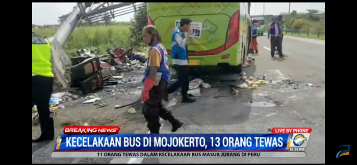 Bus Pariwisata Kecelakaan Tunggal di Tol Mojokerto, 13 Orang Tewas