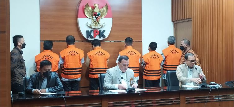 KPK Tahan Bupati Bangkalan
