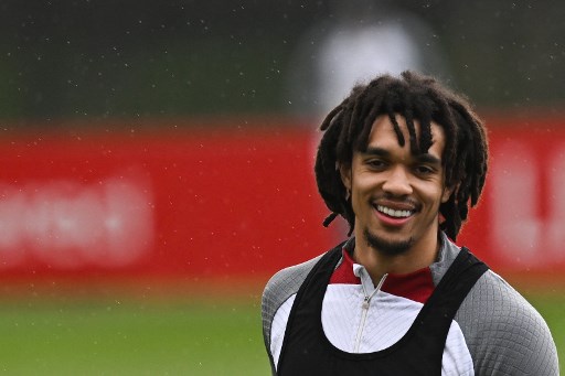 Alexander-Arnold Pangkas Rambut Gimbalnya jelang Sesi Pramusim Liverpool