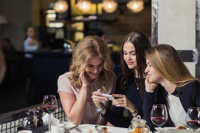 Kesalahan-kesalahan Etika di Meja Makan