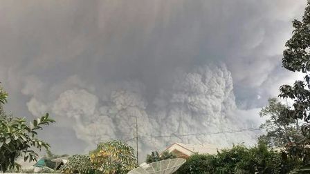 Ribuan Penduduk Terdampak Hujan Abu Vulkanik Sinabung
