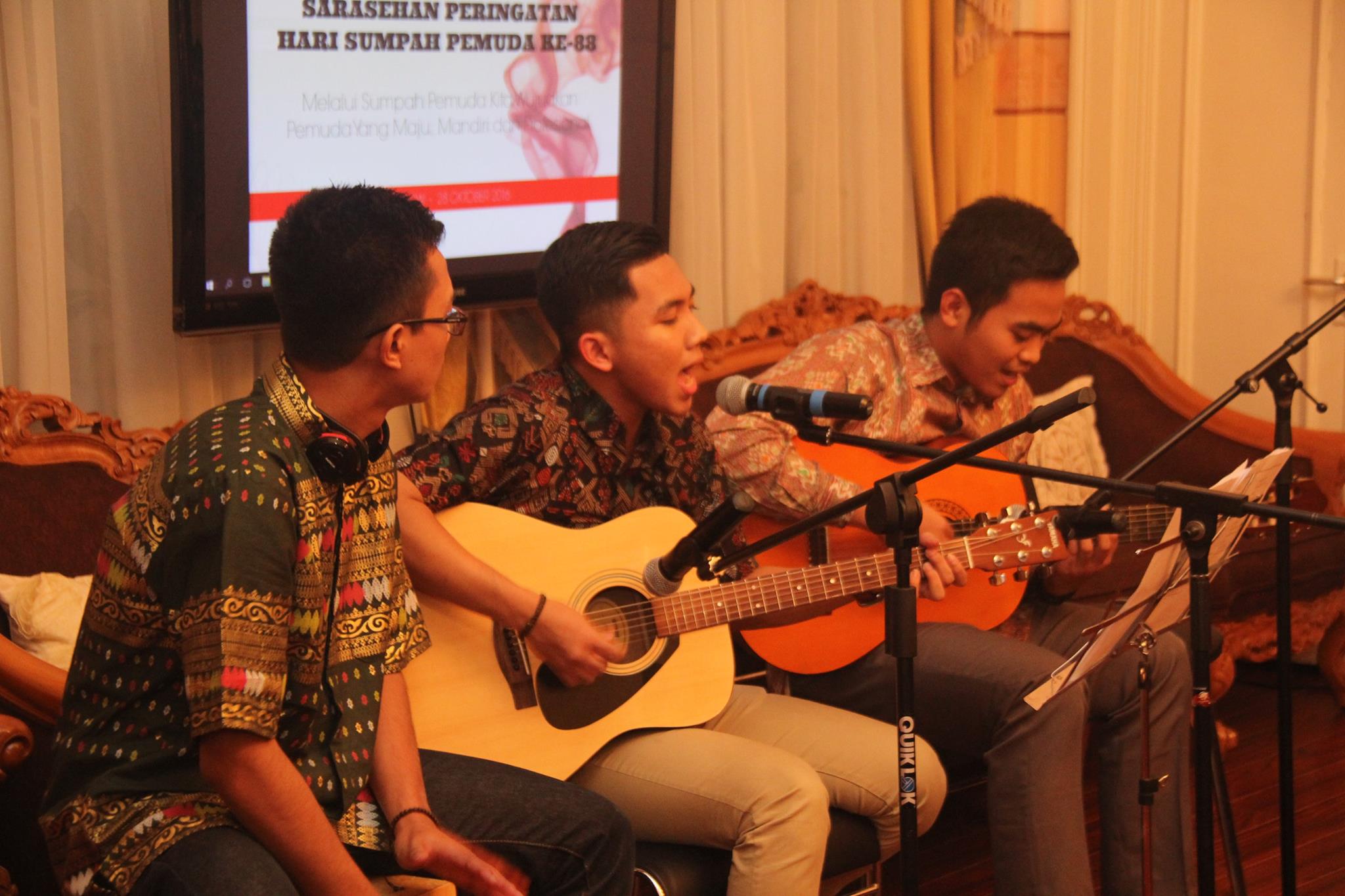 Mahasiswa Indonesia Bacakan Ikrar Sumpah Pemuda di KBRI Moskow