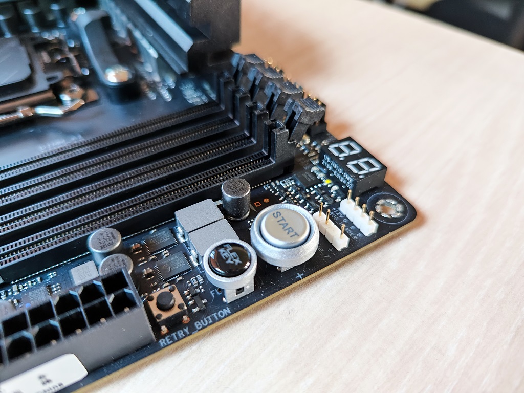 Menjajal Motherboard Asus ROG Crosshair X670E Hero