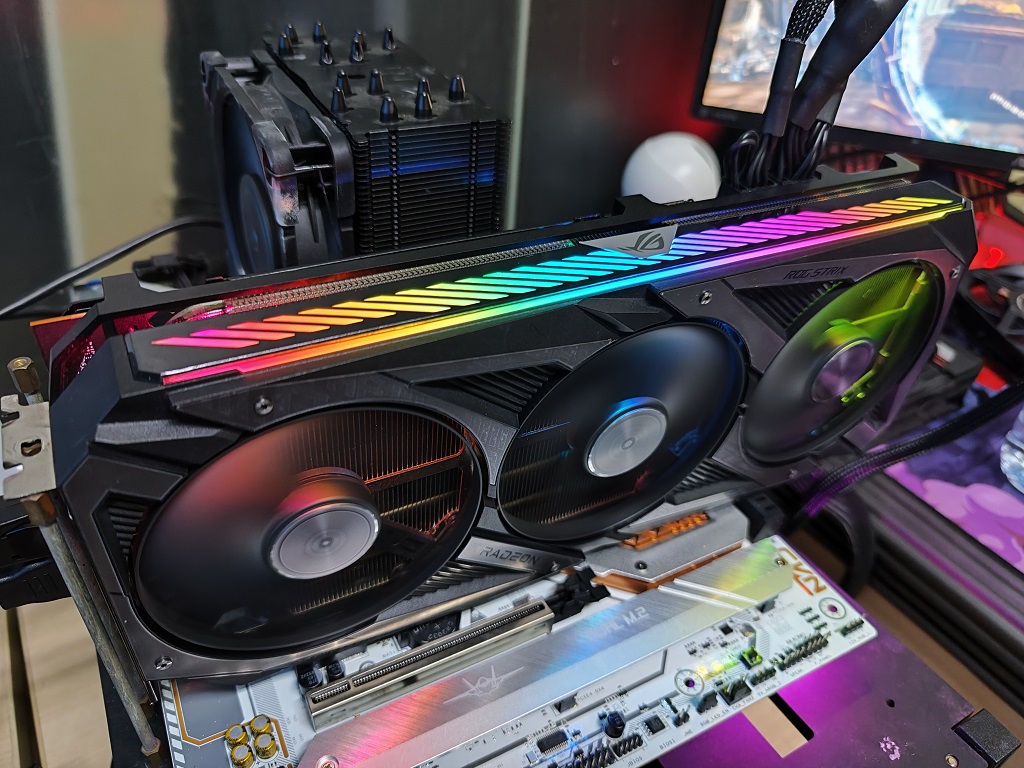 Menjajal Kartu Grafis Asus ROG Strix RX 6700 XT OC Edition