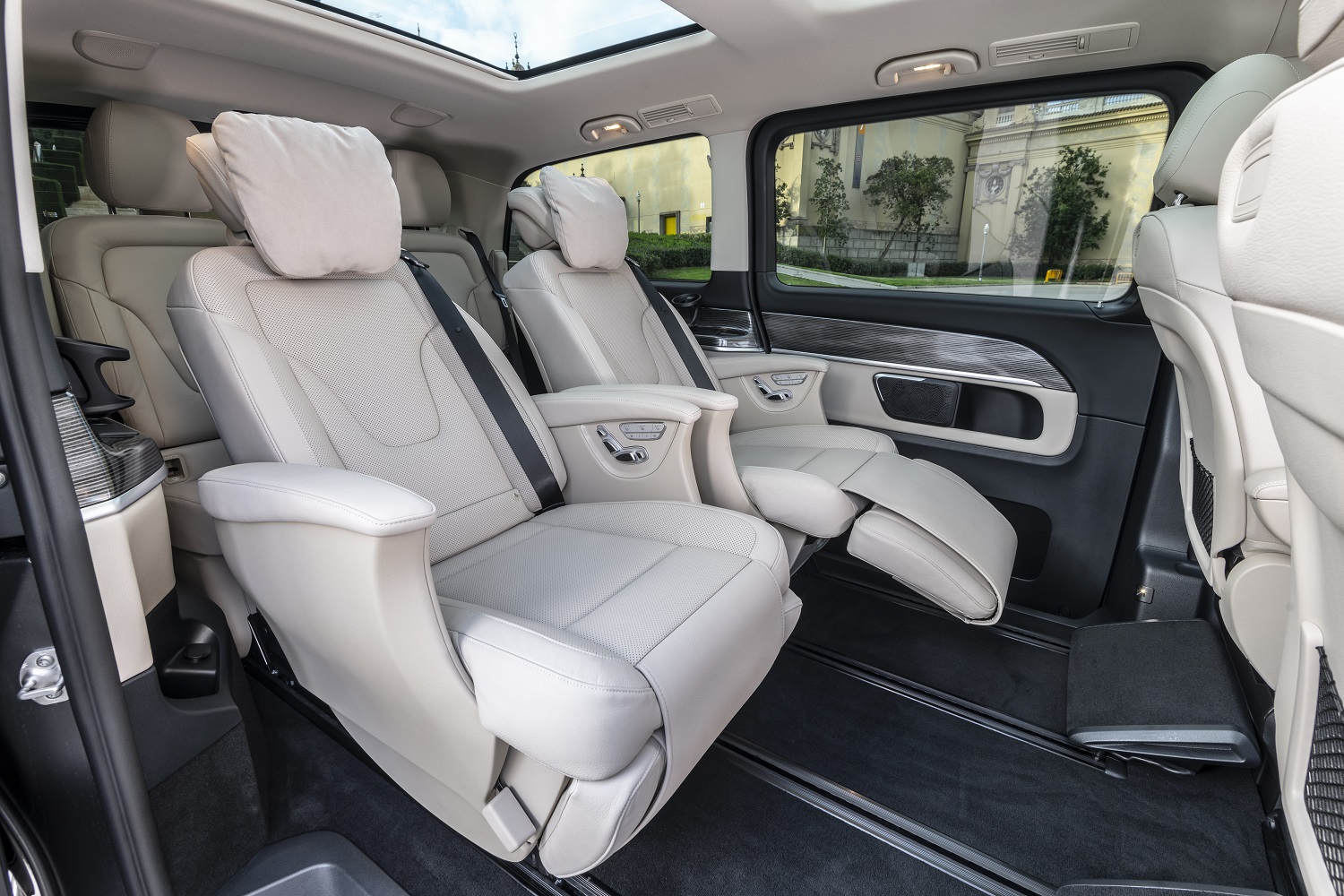 Mercedes-Benz Antisipasi Lexus LM dengan V-Class Facelift
