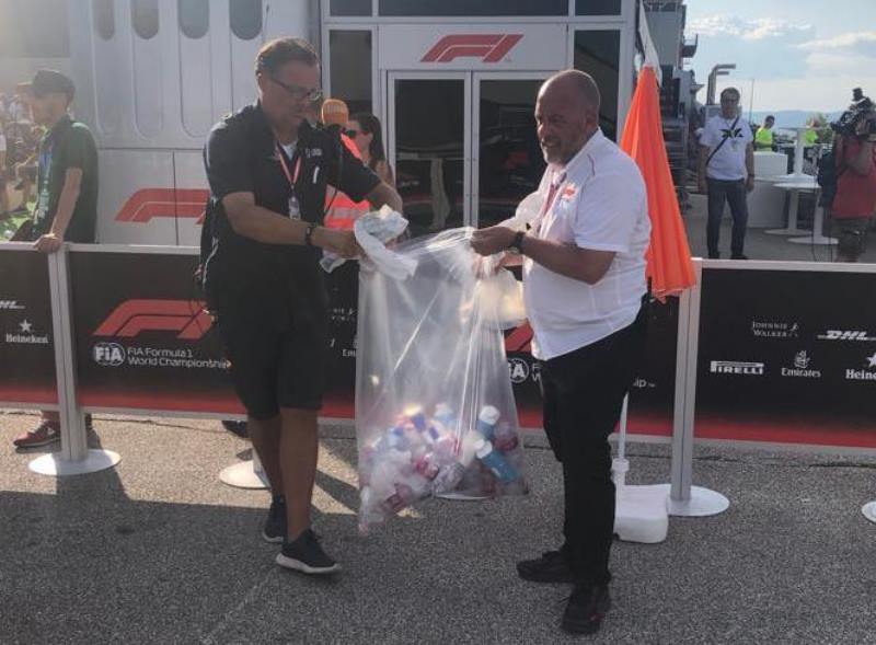 Vettel Maki Wartawan yang Membiarkan Sampah Berserakan