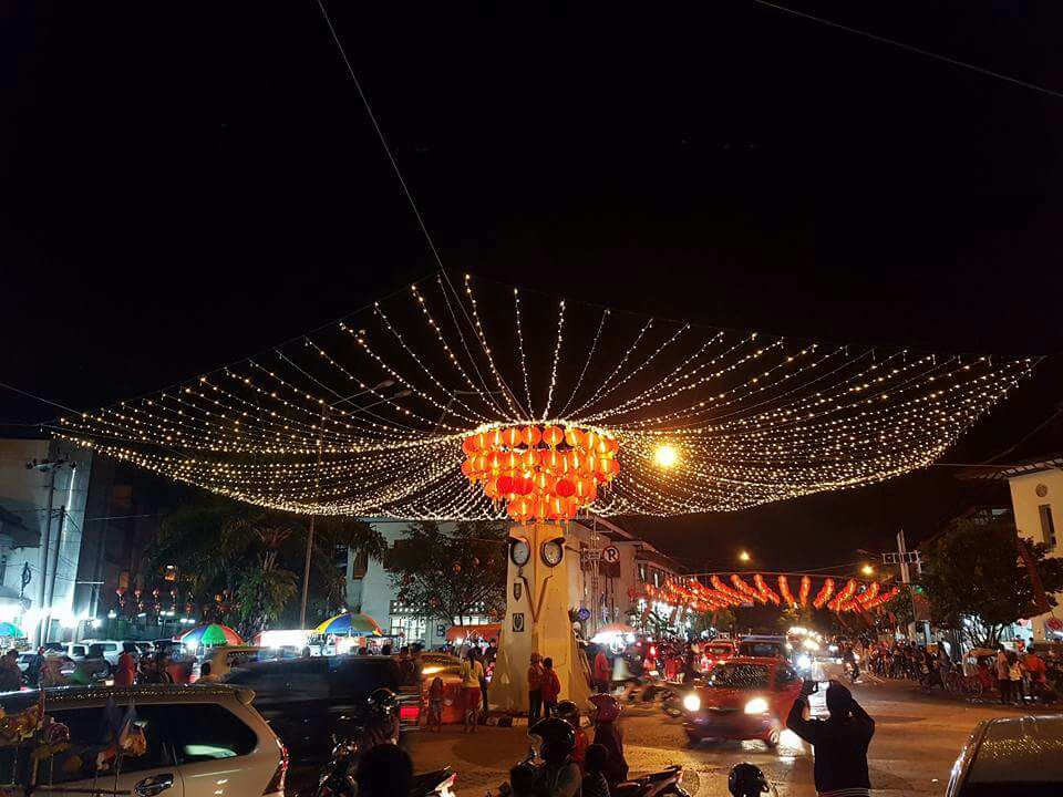 Ribuan Lampion di Solo Meriahkan Tahun Baru Imlek 2568/2017