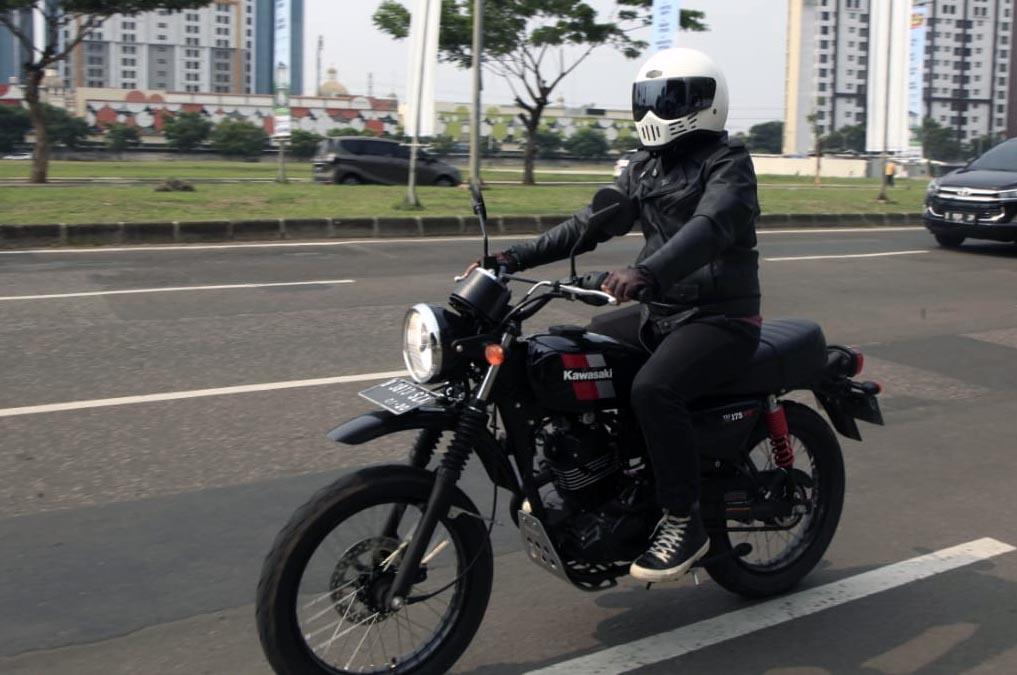 Test Ride Kawasaki W175 TR: Starter dan Gas