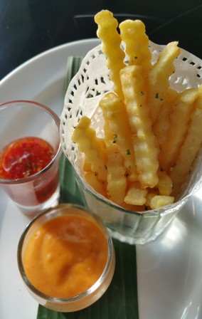 Menikmati Santai Sore di Allium Batam Hotel 