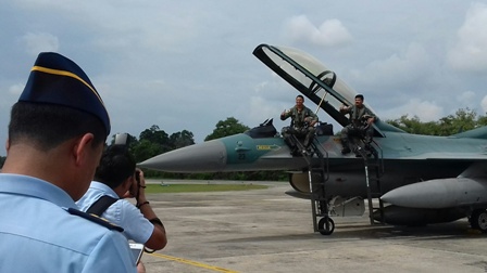 TNI AU-RSAF Ukir Sejarah Terbang Bersama 50 tahun RI-Singapura