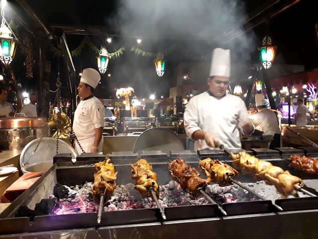 Al Hadheerah Bab Al Shams, Makan Malam Bermenu Bintang