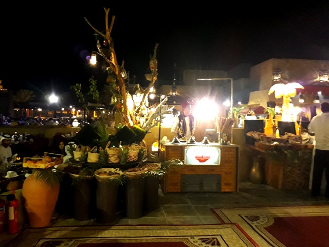 Al Hadheerah Bab Al Shams, Makan Malam Bermenu Bintang