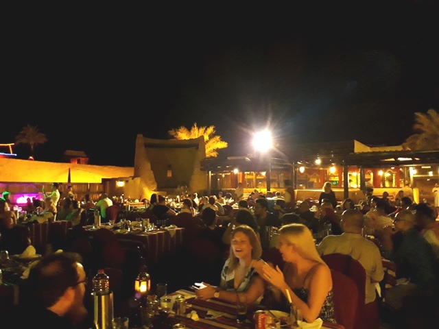 Al Hadheerah Bab Al Shams, Makan Malam Bermenu Bintang