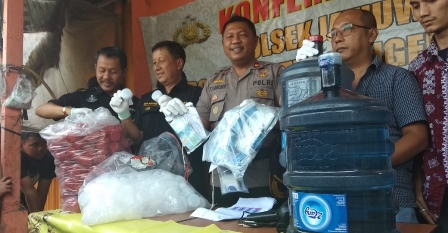 Pengoplos Isi Ulang di Tangerang Gunakan Air Sumur