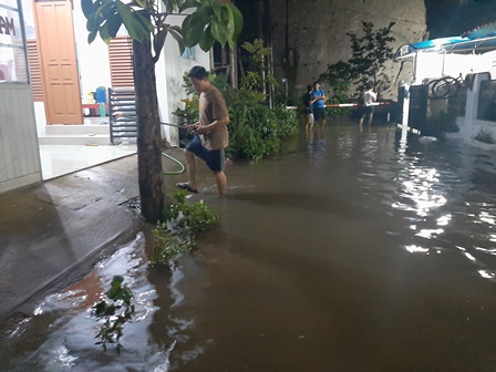 Turap Jebol, Ratusan Rumah di Depok Terendam Banjir