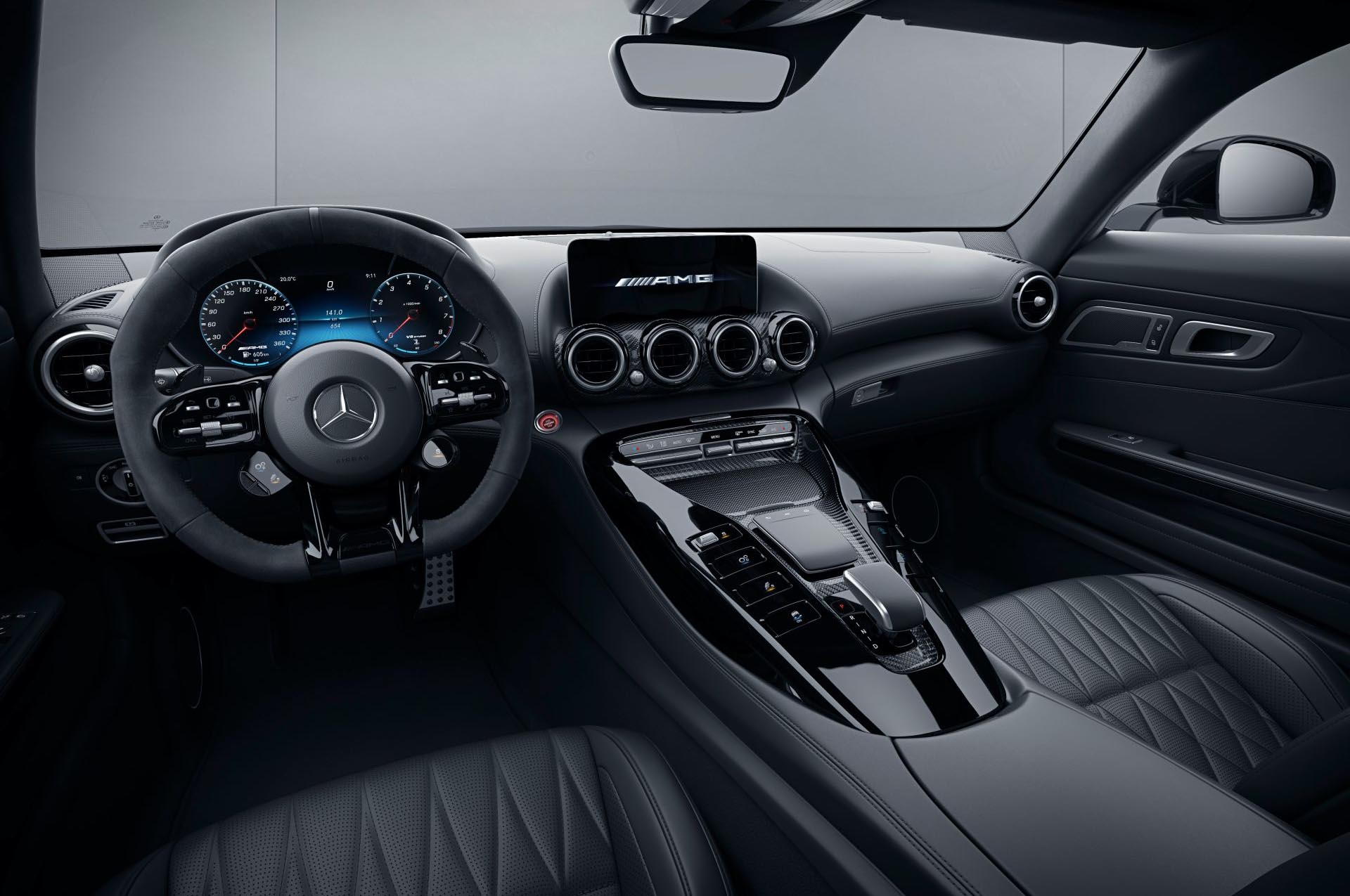 Mercedes-AMG GT Menghitam dengan Stealth Edition