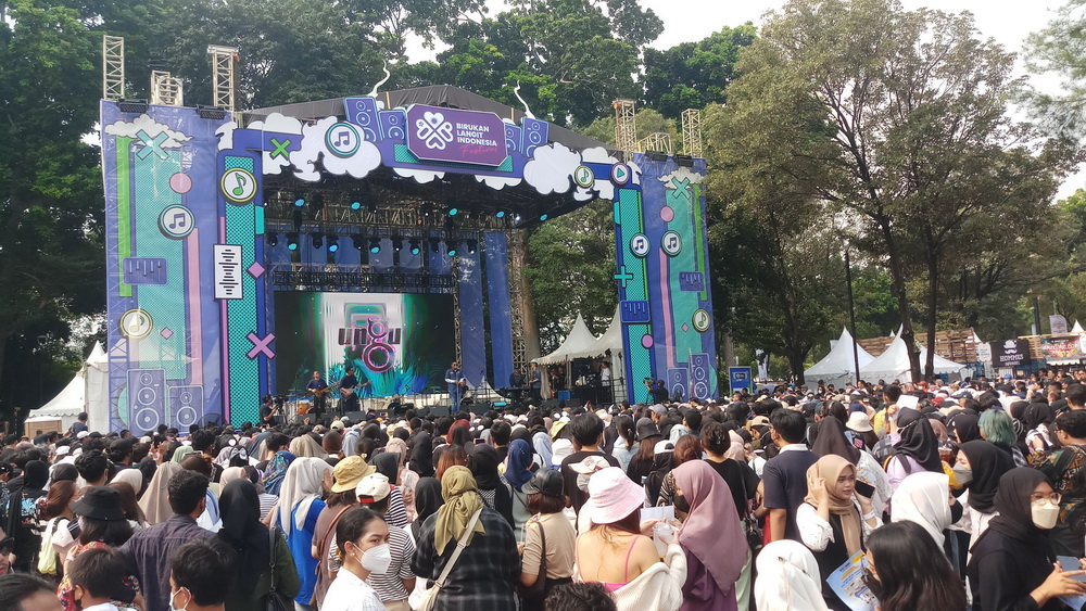 Hadirkan Astro, Ungu hingga Tiara Andini, Festival Birukan Langit Indonesia 2022 Dipadati Pengunjung