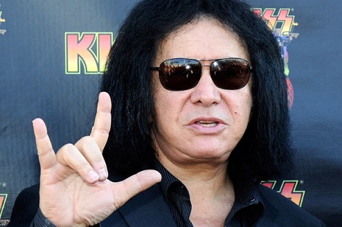 Rumah Gene Simmons Kiss Digeledah Terkait Kejahatan Internet 