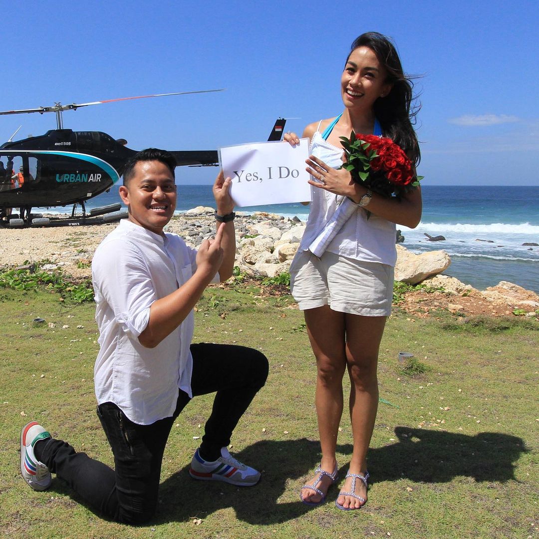 So Sweet! Melanie Putria Dilamar Kekasih di Dalam Helikopter