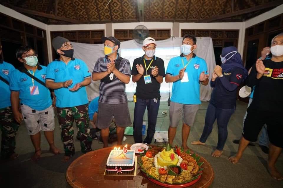 Tumpah Ruah Velbec di Gunung Pancar