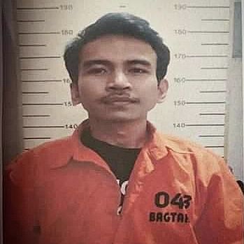 Beredar Foto Adam Deni Pakai Baju Tahanan: Kado Ultah untuk Jerinx