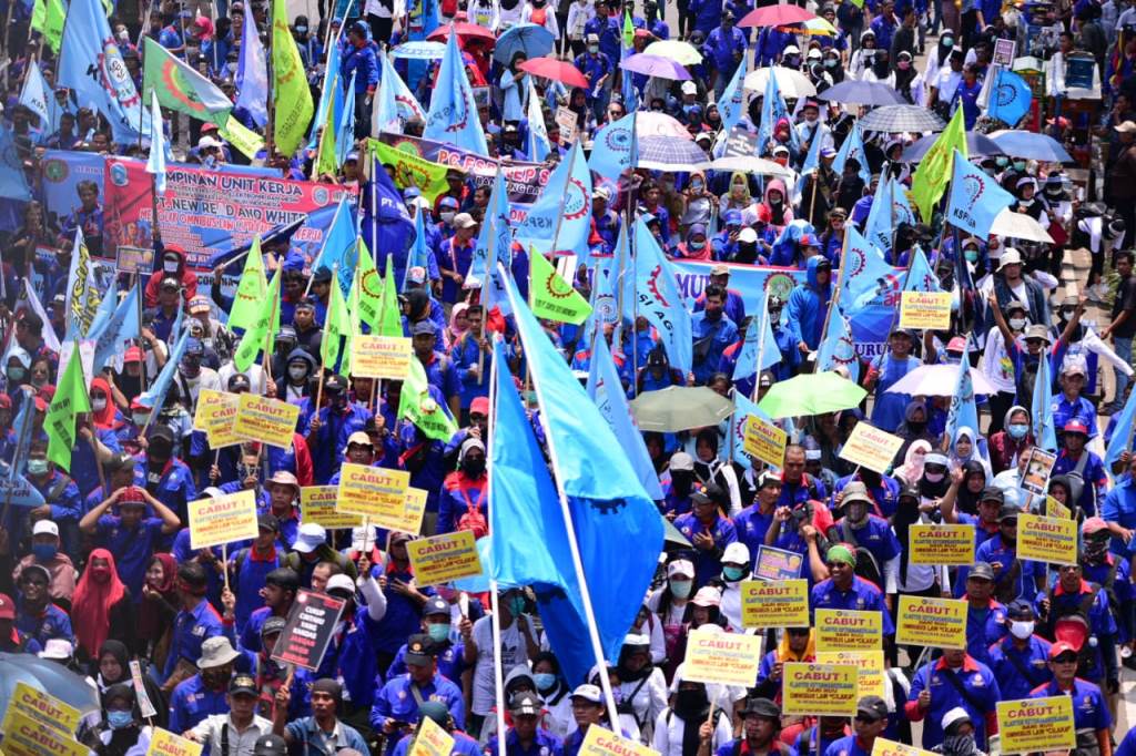 Omnibus Law Aturan Adil untuk Pekerja dan Pengusaha