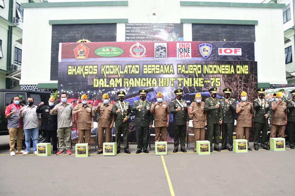 Puluhan Mobil Komunitas Sambangi Markas Kodiklat, Ada Apa?