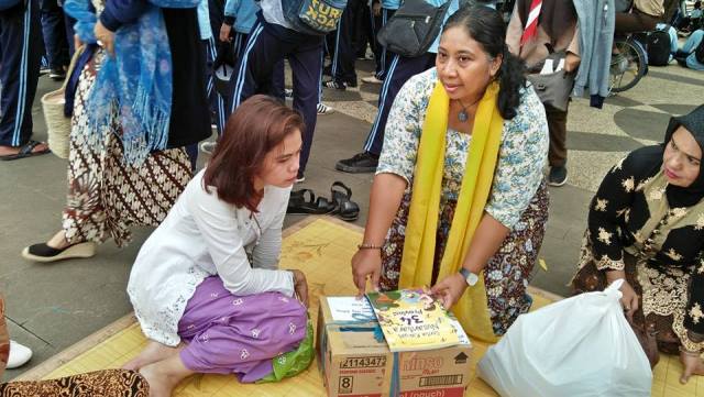 Tiada Hari Tanpa Kebaya ala Lia Nathalia, Bukti Cinta Indonesia Sepenuhnya