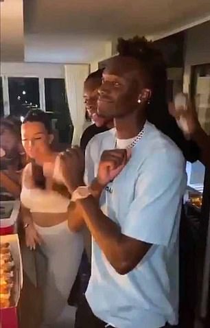 Pesta Ulang Tahun Tammy Abraham Menuai Kontroversi