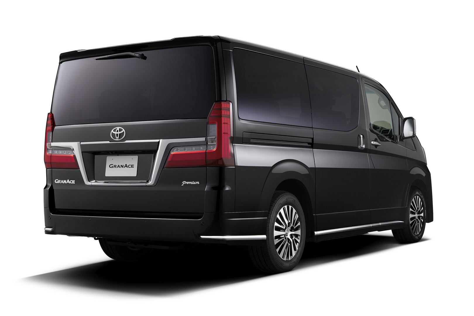 Toyota GrandAce Jadi Versi Mewah dari HiAce