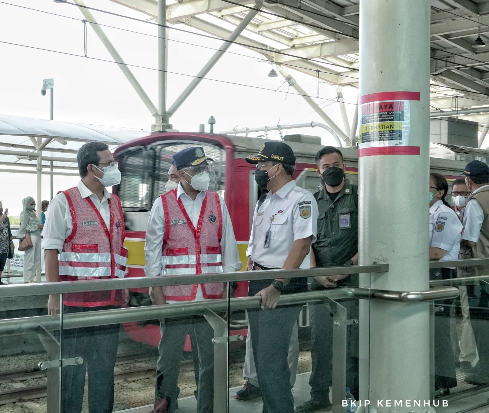 Tinjau Jalur Layang Stasiun Manggarai, Menhub: Perjalanan KRL Semakin Efisien