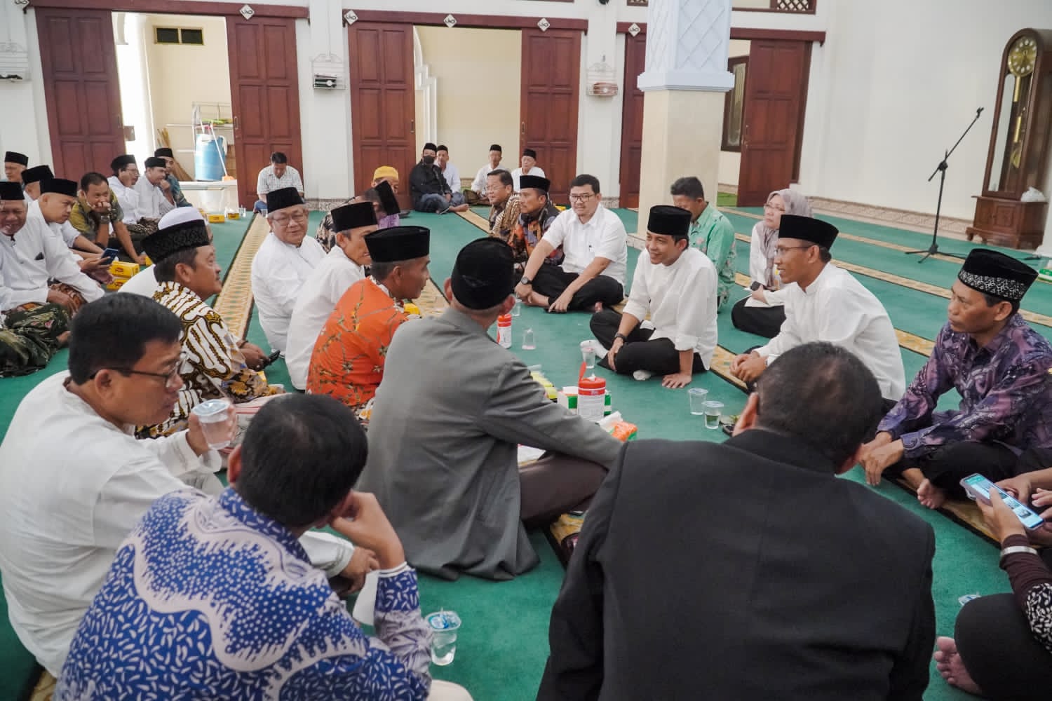 Wamen ATR/BPN Serahkan Sertifikat Wakaf NU dan Muhammadiyah Pekalongan