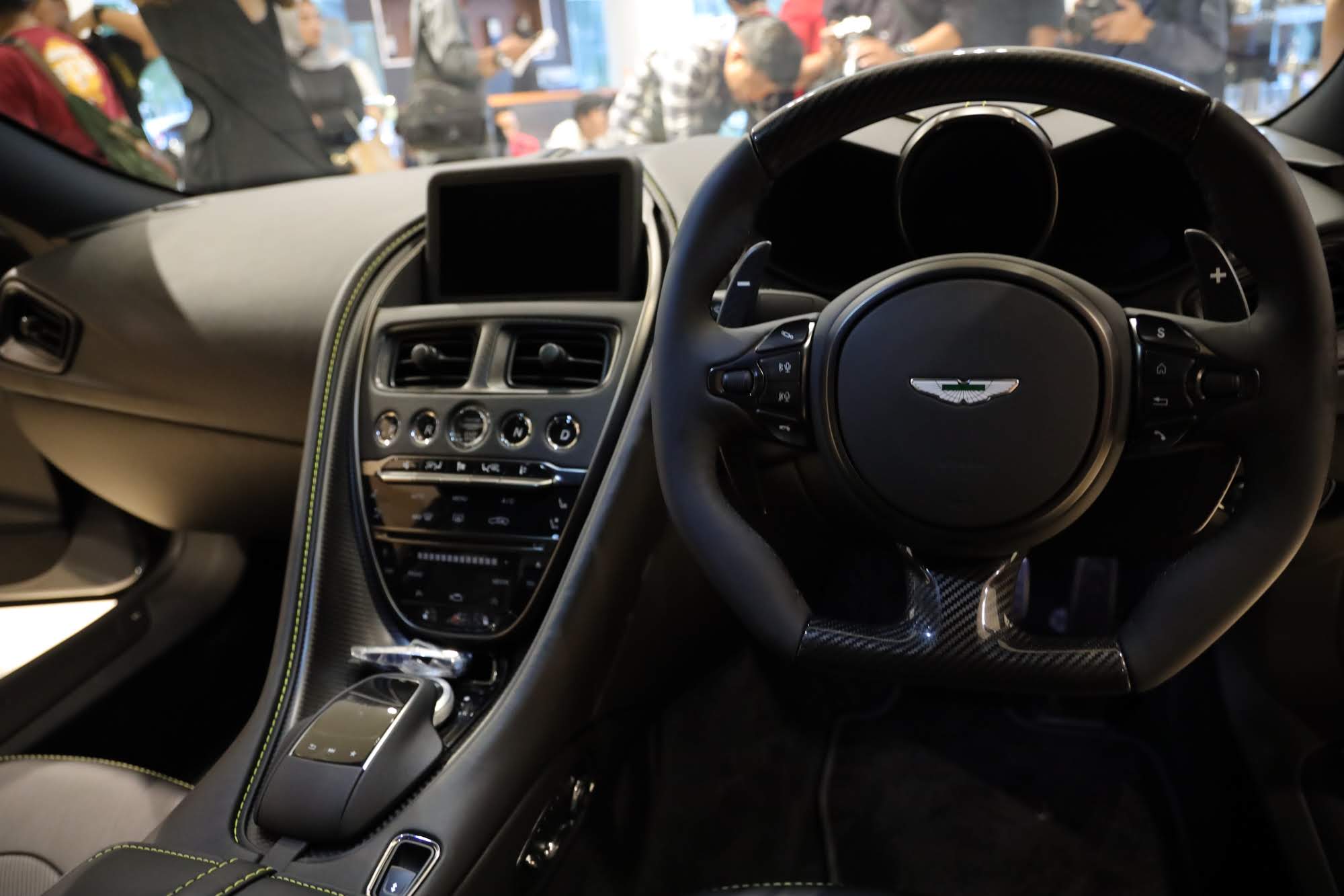 Si Galak Aston Martin DBS Superleggera