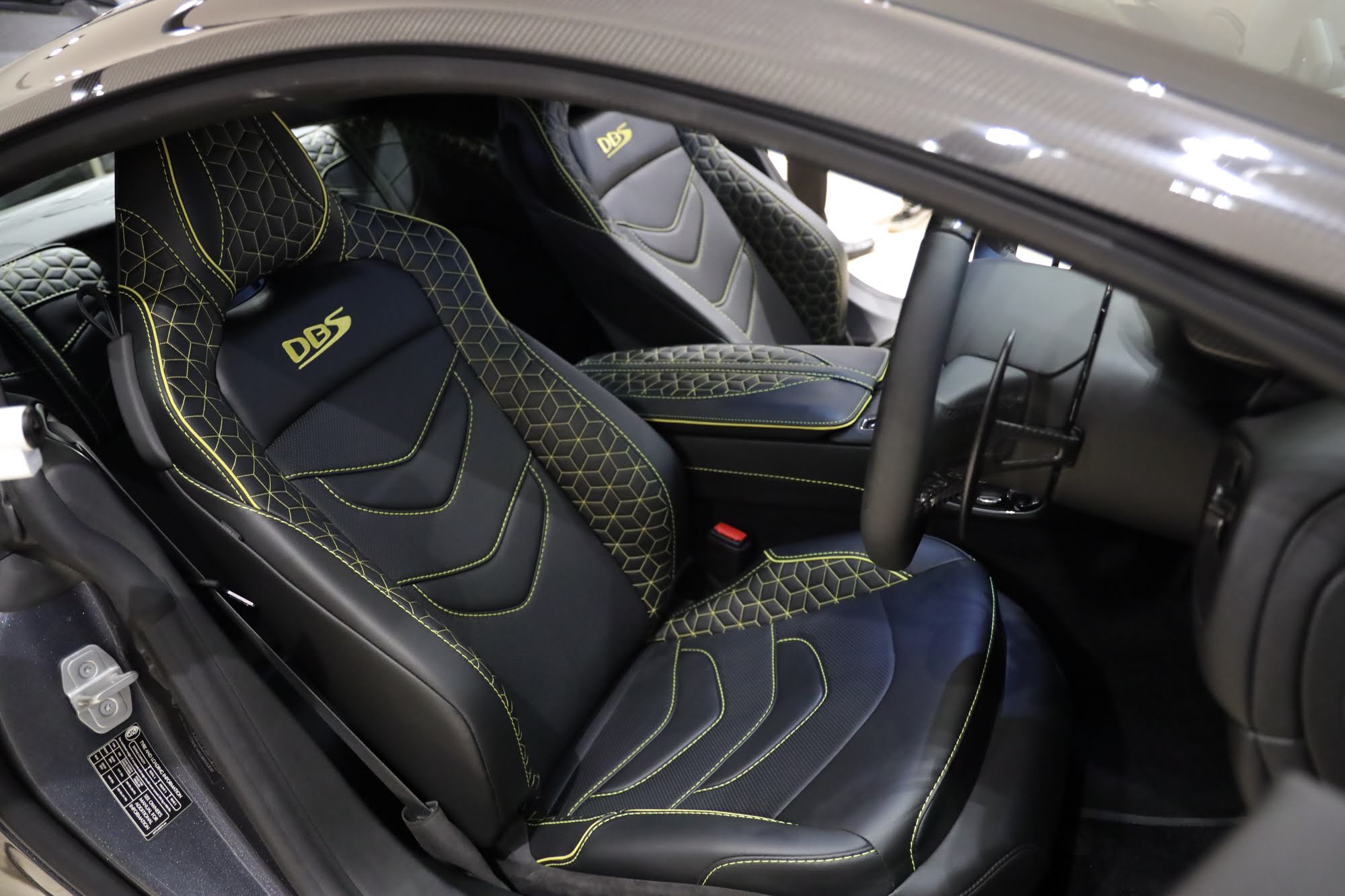 Si Galak Aston Martin DBS Superleggera