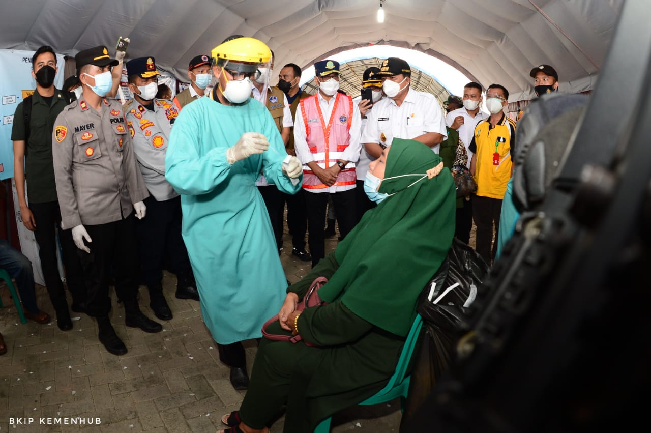 Menhub: Masyarakat dari Sumatra ke Jawa Wajib Tes Rapid Antigen