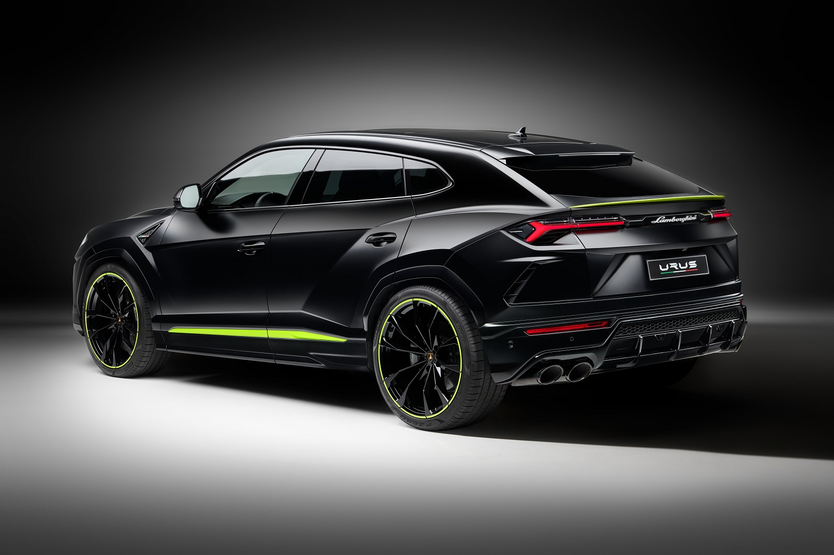 Kelir Khusus Lamborghini Urus Graphite Capsule