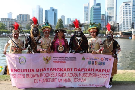 Bhayangkari Perkenalkan Budaya Indonesia saat Festival Frankfurt