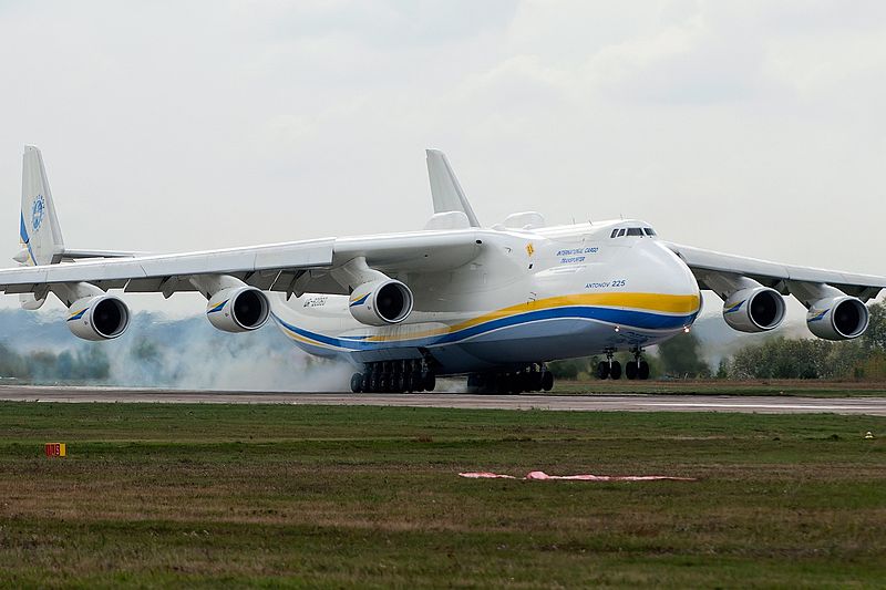 An-225 di Kyiv Hostomel Airport (2010). Wikimedia Commons