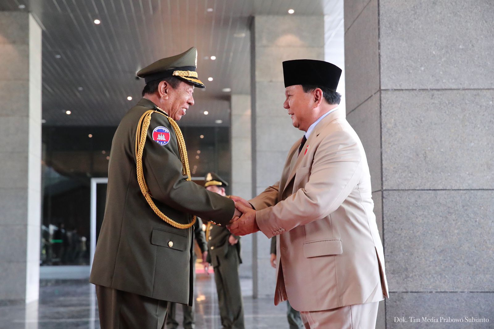 Momen Hangat Prabowo dan Menhan Kamboja saat Diskusi Empat Mata