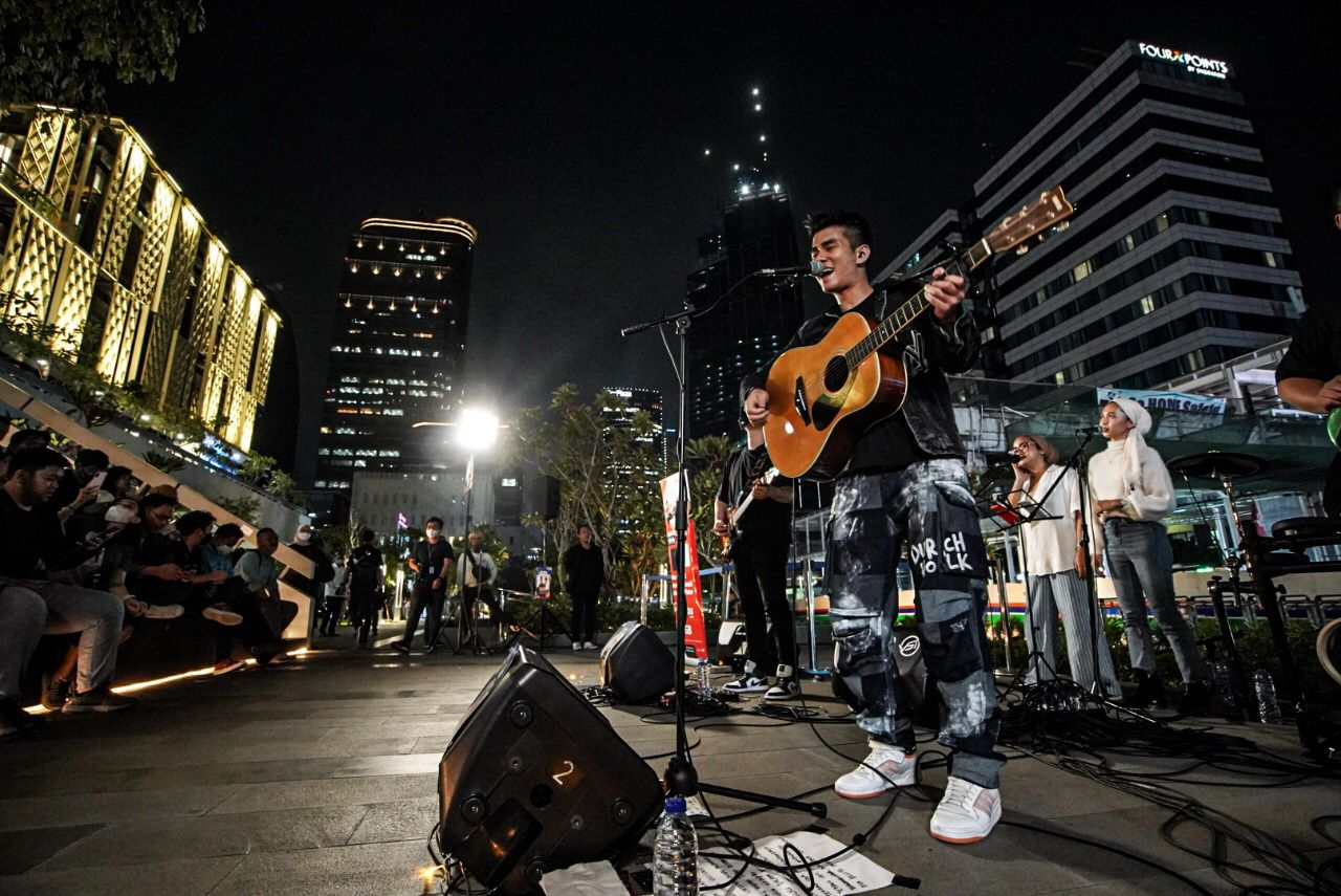 Presiden Jokowi dan Presiden Filipina Menikmati Musik di Sarinah, Nonton Difki Khalif