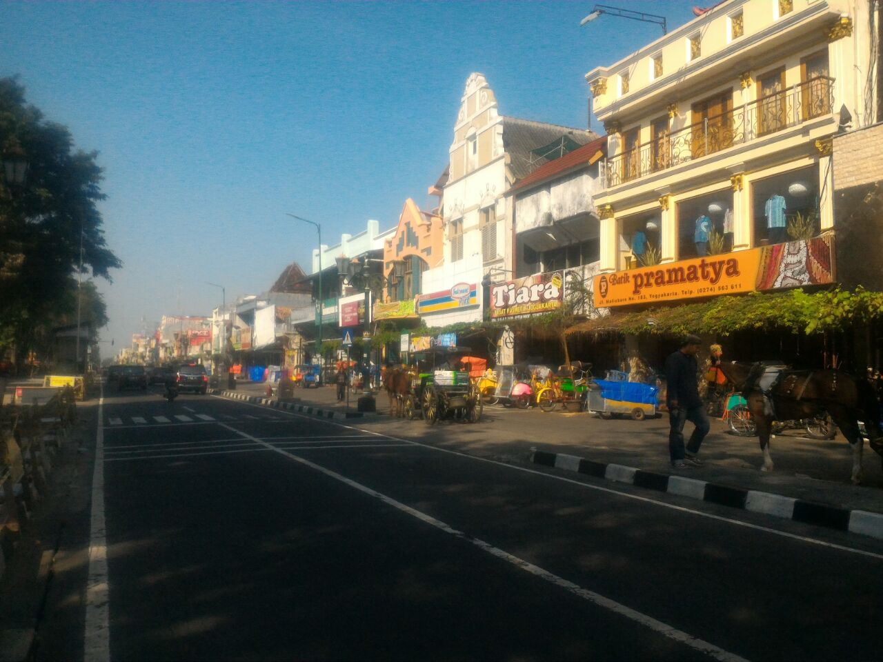 Hari Pertama Lebaran Pertokoan di Malioboro Tutup