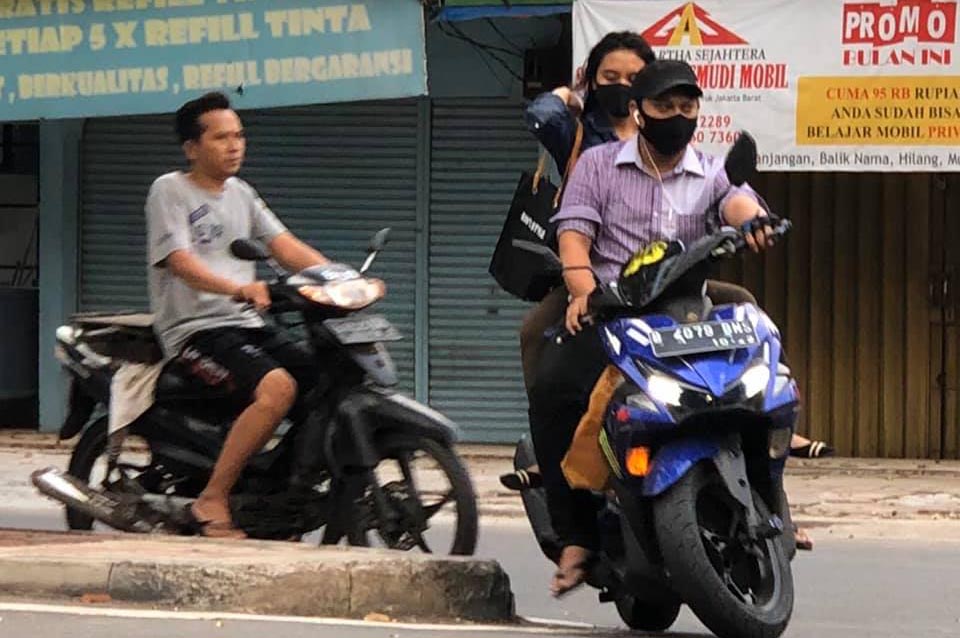 Fenomena Pemotor di Era Pandemik, Pakai Masker Tanpa Helm